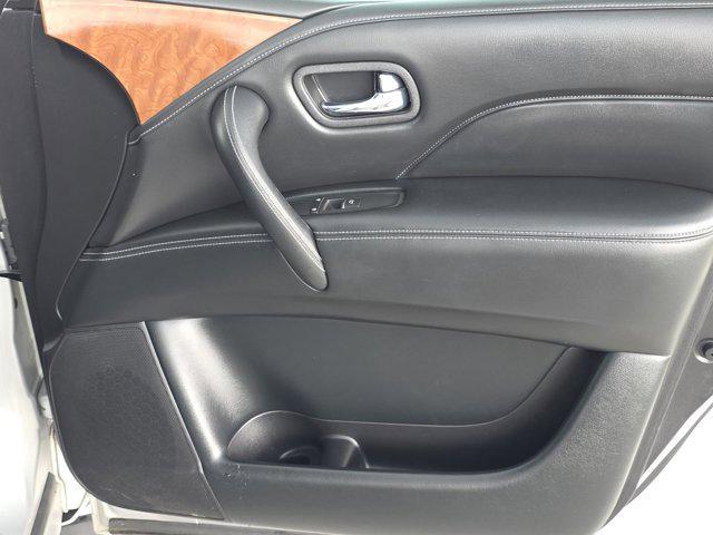 Photo of 2018 Liquid Platinum INFINITI QX80