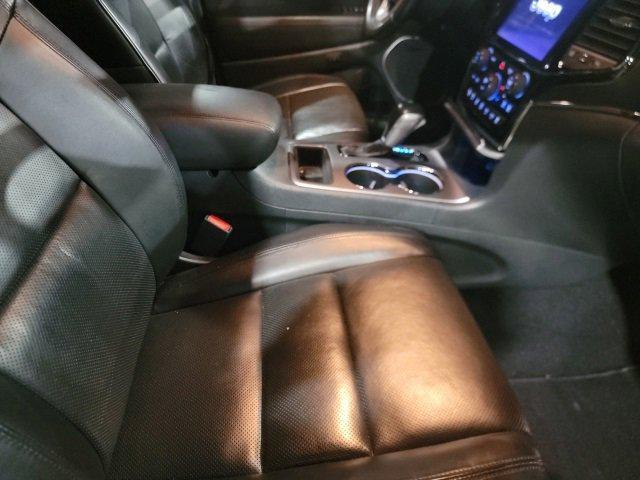 Photo of 2020 Diamond Black Crystal Pearlcoat Jeep Grand Cherokee