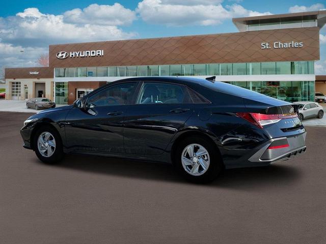 Photo of 2025 Abyss Black Hyundai ELANTRA