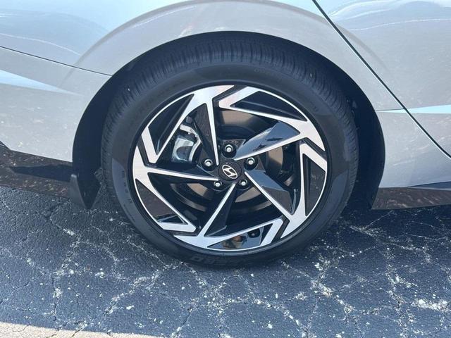 Photo of 2025 Aero Silver Hyundai SONATA