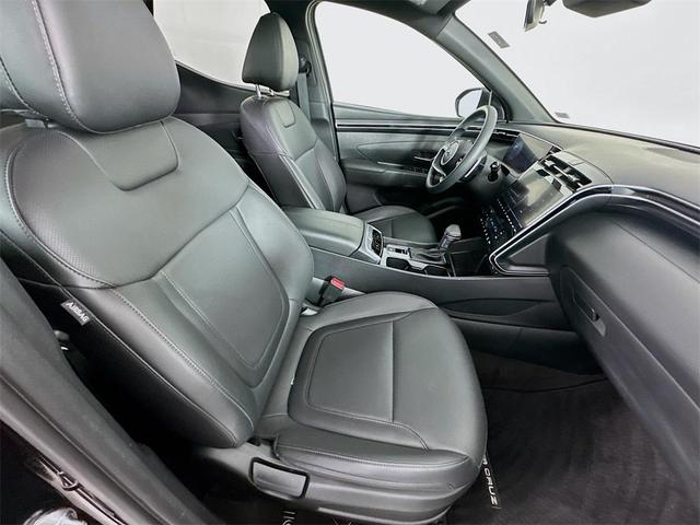 Photo of 2024 Phantom Black Hyundai SANTA CRUZ