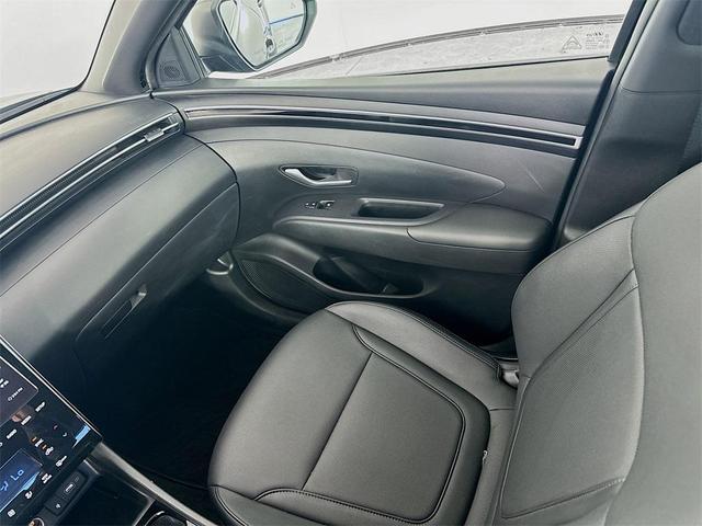 Photo of 2024 Phantom Black Hyundai SANTA CRUZ