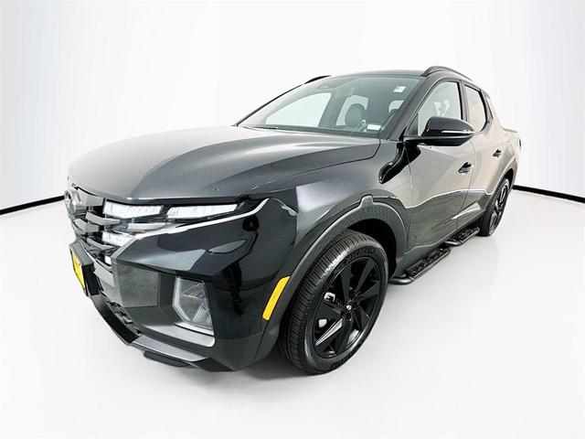 Photo of 2024 Phantom Black Hyundai SANTA CRUZ