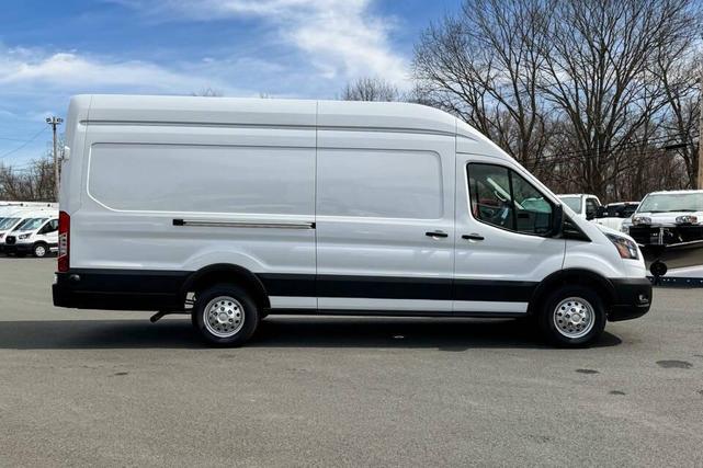 Photo of 2025 Oxford White Ford Transit-250