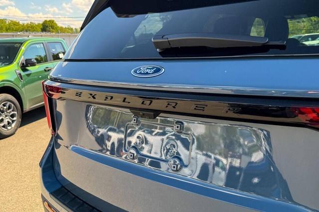 Photo of 2025 Vapor Blue Ford Explorer