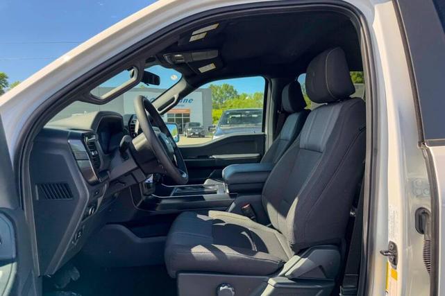 Photo of 2025 Oxford White Ford F-150
