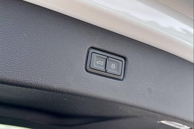 Photo of 2022 White Audi Q7