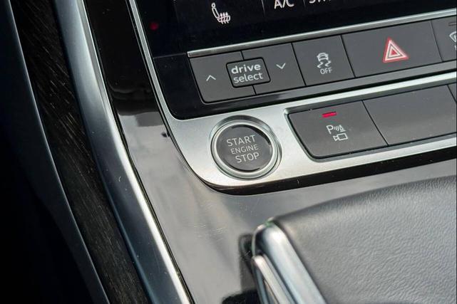 Photo of 2022 White Audi Q7