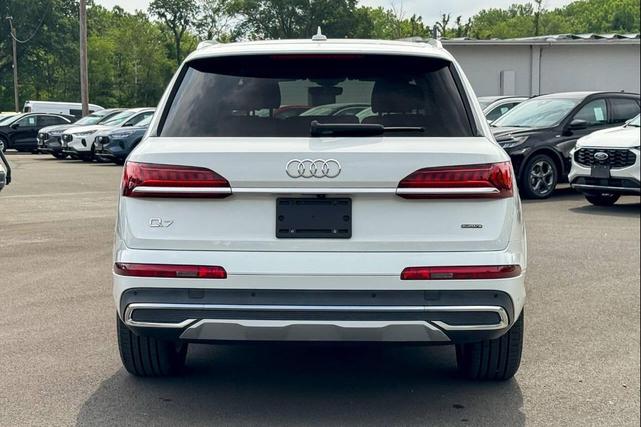 Photo of 2022 White Audi Q7