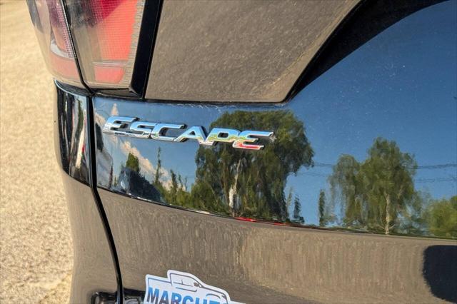 Photo of 2018 Shadow Black Ford Escape