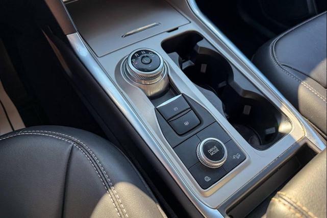 Photo of 2023 Iconic Silver Metallic Ford Explorer