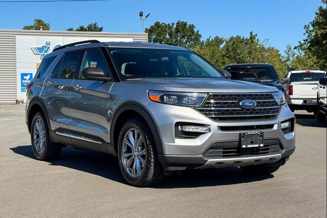 Photo of 2023 Iconic Silver Metallic Ford Explorer