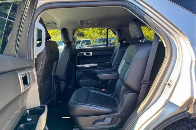 Photo of 2023 Iconic Silver Metallic Ford Explorer