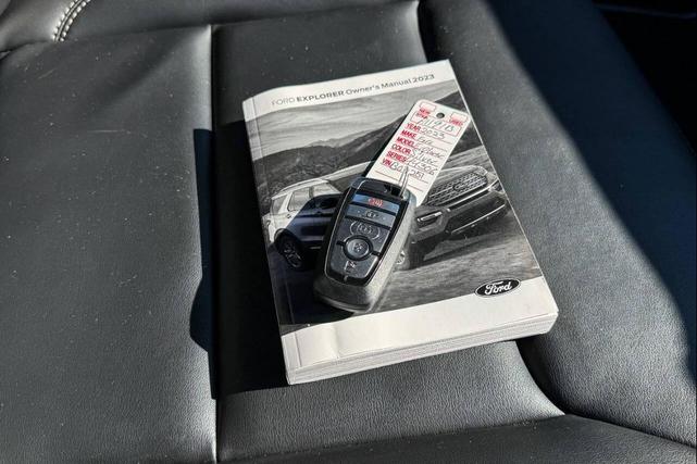 Photo of 2023 Iconic Silver Metallic Ford Explorer