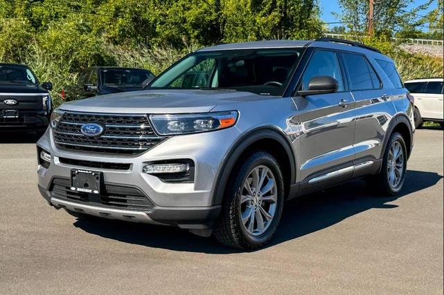Photo of 2023 Iconic Silver Metallic Ford Explorer