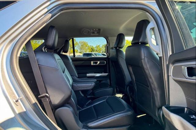 Photo of 2023 Iconic Silver Metallic Ford Explorer