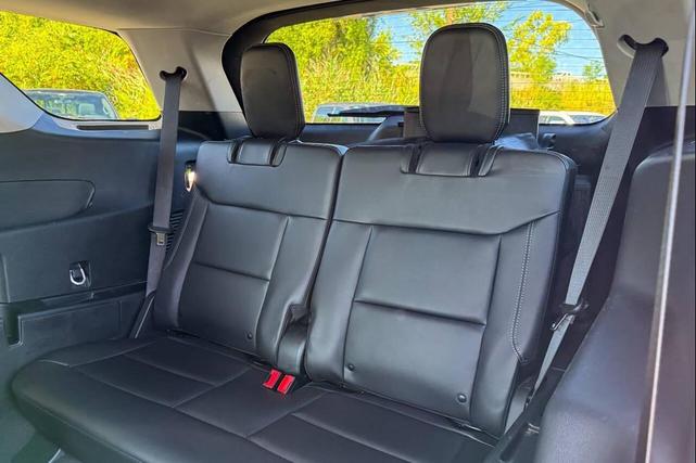 Photo of 2023 Iconic Silver Metallic Ford Explorer
