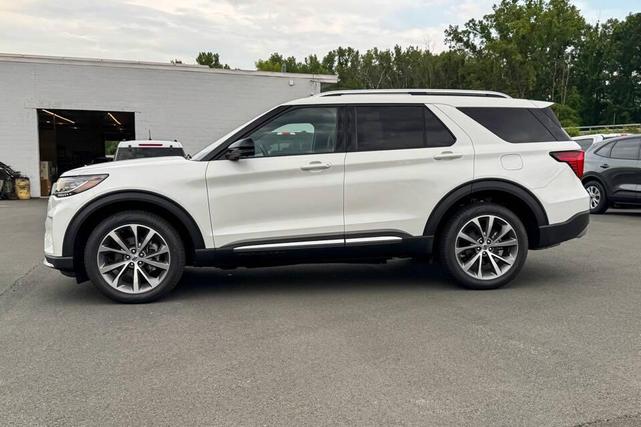 Photo of 2025 Star White Metallic Tri-Coat Ford Explorer