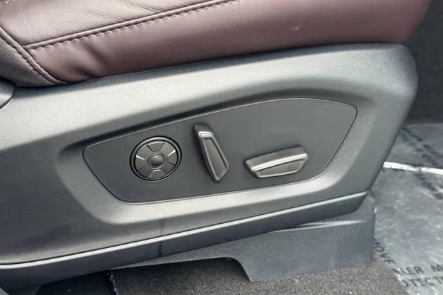 Photo of 2025 Star White Metallic Tri-Coat Ford Explorer