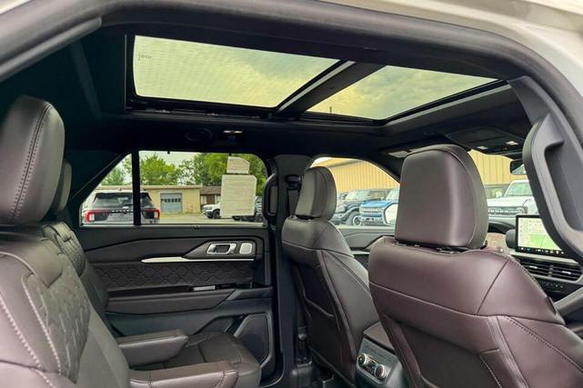 Photo of 2025 Star White Metallic Tri-Coat Ford Explorer