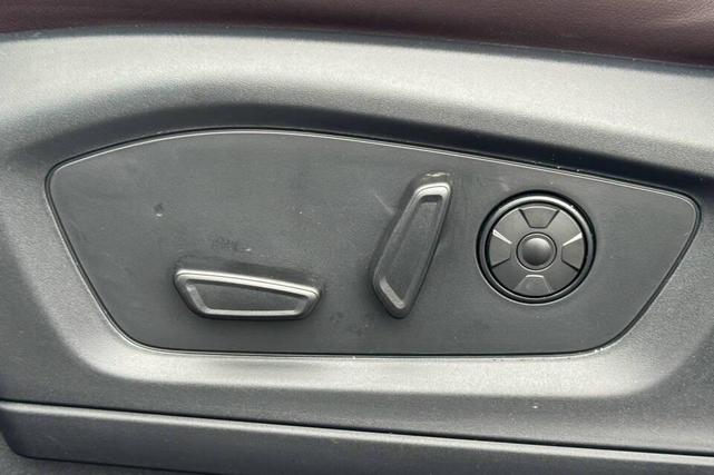 Photo of 2025 Star White Metallic Tri-Coat Ford Explorer