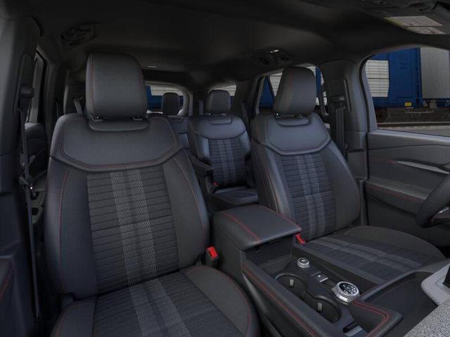Photo of 2025 Star White Tri-Coat Ford Explorer