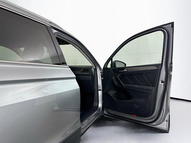 Photo of 2024 Pyrite Silver Metallic Volkswagen Tiguan