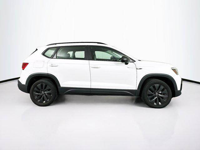 Photo of 2023 Pure White Volkswagen Taos