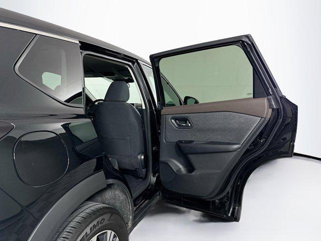 Photo of 2023 Super Black Nissan Rogue