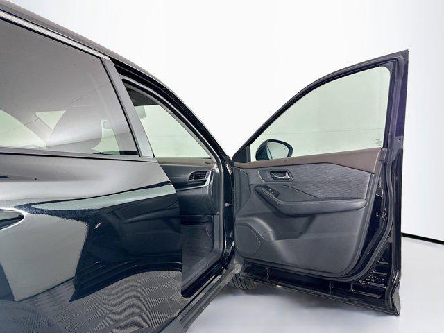 Photo of 2023 Super Black Nissan Rogue