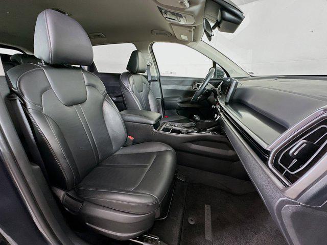 Photo of 2024 Gravity Grey Kia Sorento