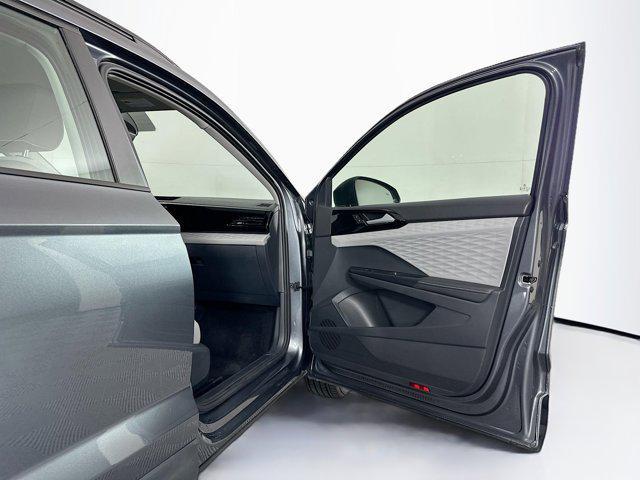 Photo of 2024 Platinum Gray Metallic Volkswagen Taos