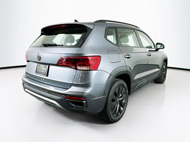 Photo of 2024 Platinum Gray Metallic Volkswagen Taos
