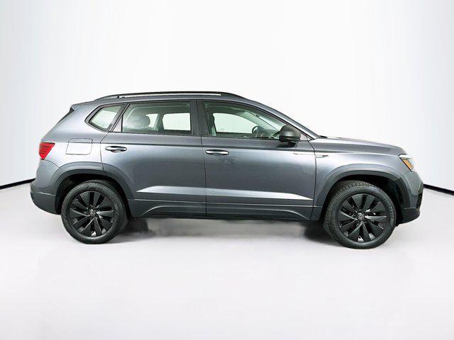 Photo of 2024 Platinum Gray Metallic Volkswagen Taos