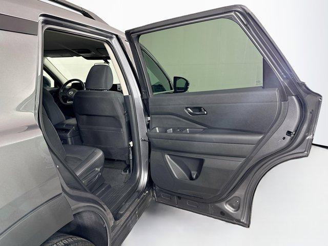 Photo of 2024 Gun Metallic Nissan Pathfinder