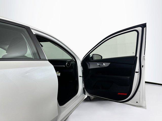 Photo of 2024 Snow White Pearl Kia Forte