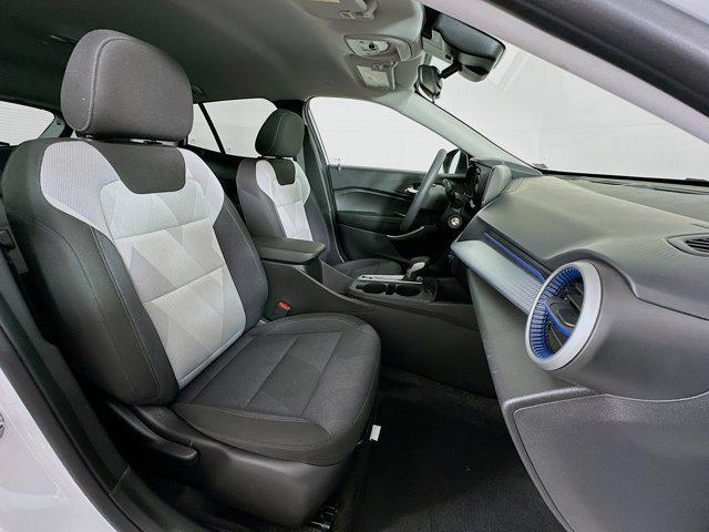 Photo of 2025 Summit White Chevrolet Trax