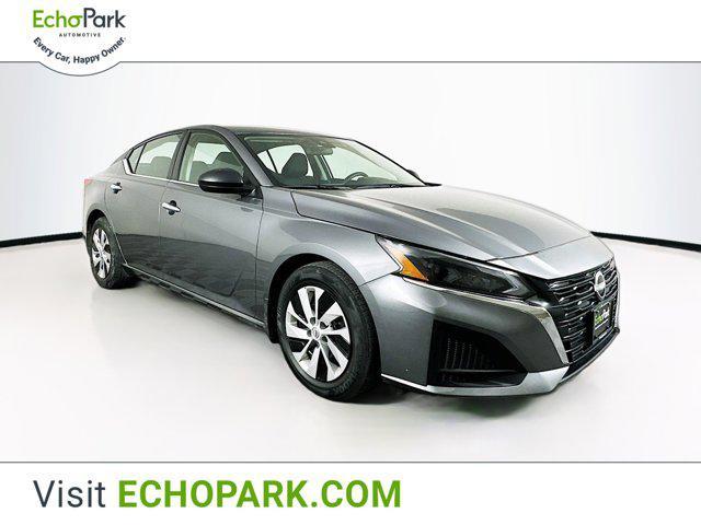 Photo of 2024 Gun Metallic Nissan Altima
