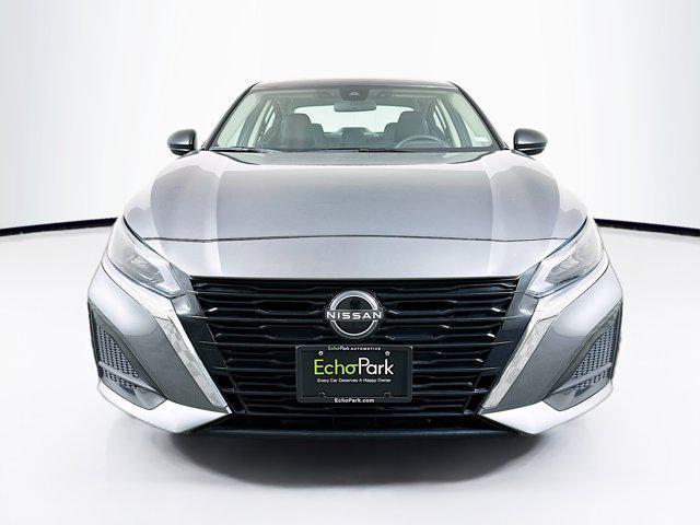 Photo of 2024 Gun Metallic Nissan Altima