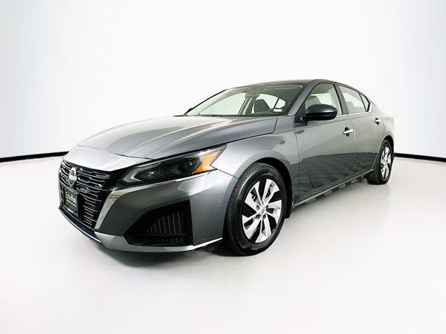Photo of 2024 Gun Metallic Nissan Altima