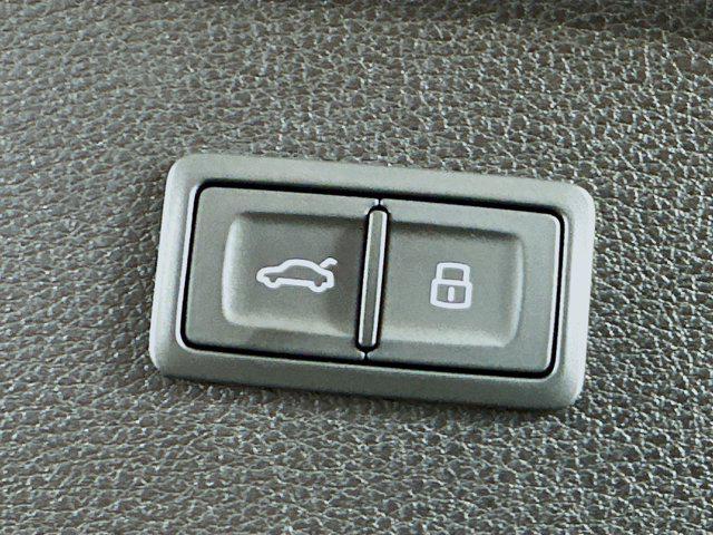 Photo of 2023 Daytona Gray Pearl Effect Audi Q5