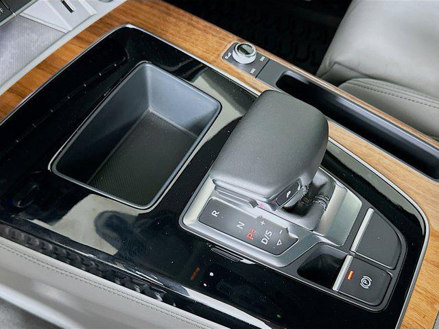 Photo of 2023 Daytona Gray Pearl Effect Audi Q5