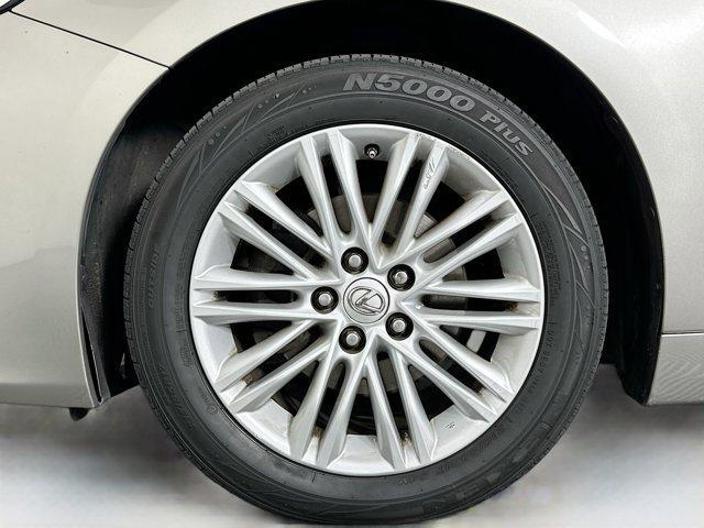 Photo of 2017 Atomic Silver Lexus ES 350