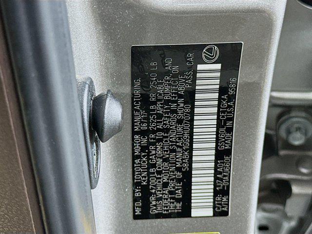 Photo of 2017 Atomic Silver Lexus ES 350