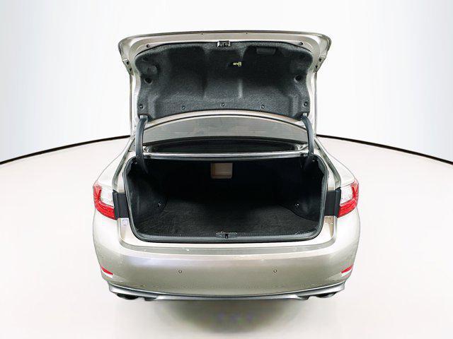 Photo of 2017 Atomic Silver Lexus ES 350