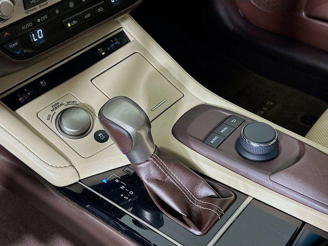 Photo of 2017 Atomic Silver Lexus ES 350