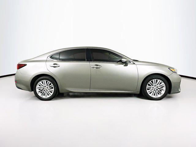 Photo of 2017 Atomic Silver Lexus ES 350