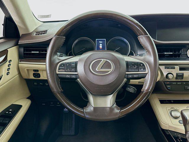 Photo of 2017 Atomic Silver Lexus ES 350