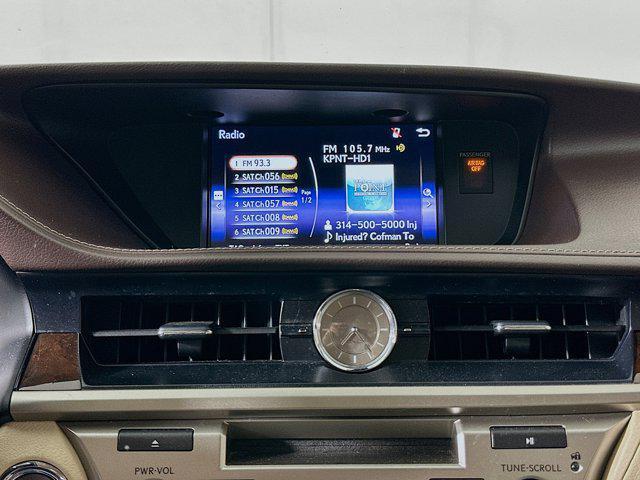 Photo of 2017 Atomic Silver Lexus ES 350