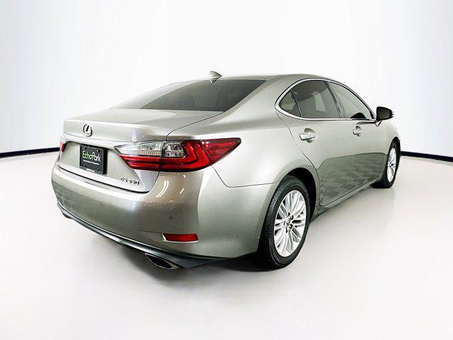 Photo of 2017 Atomic Silver Lexus ES 350